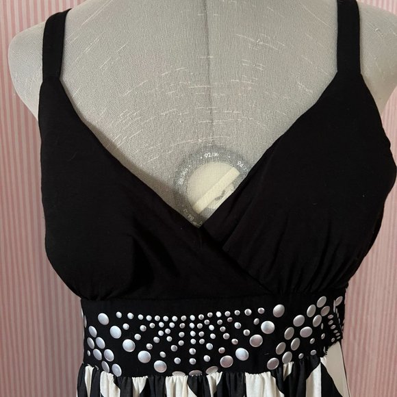 Women's Dress - Picture 6 of 8